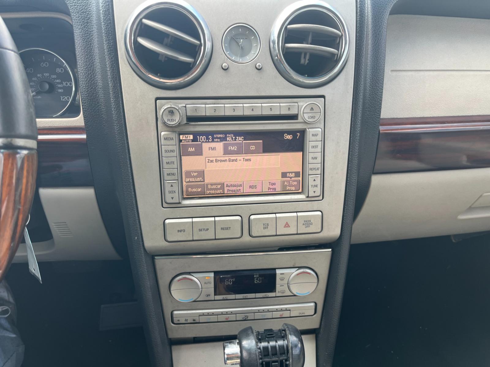 2006 SILVER /gray Lincoln Zephyr Base (3LNHM26146R) with an 3.0L V6 DOHC 24V engine, 6-Speed Automatic Overdrive transmission, located at 14700 Tomball Parkway 249, Houston, TX, 77086, (281) 444-2200, 29.928619, -95.504074 - Photo #14